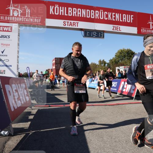 03.10.2025 - Köhlbrandbrückenlauf Lena Gebhardt http://msf.ph/oto/9043715 03.10.2025 13:19:14 Ziel 4143, 4593, 4631, 4632, 4690, 4725, 4727, 4816, 4828, 4876, 4996, 5027, 5853, 5858, 6088, 6127, 6225, 6226, 6576 meine-sportfotos.de