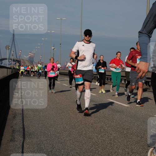 03.10.2025 - Köhlbrandbrückenlauf Fabian Wolf http://msf.ph/oto/9043724 03.10.2025 09:56:40 Position 3 2883 meine-sportfotos.de