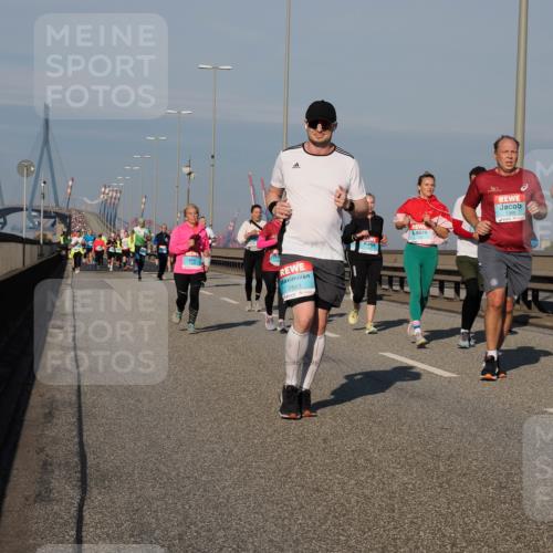 03.10.2025 - Köhlbrandbrückenlauf Fabian Wolf http://msf.ph/oto/9043729 03.10.2025 09:56:40 Position 3 2883, 1388 meine-sportfotos.de