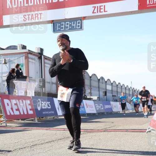 03.10.2025 - Köhlbrandbrückenlauf Luisa Fischer http://msf.ph/oto/9043733 03.10.2025 13:39:47 Ziel 5264, 5508, 5565, 5566, 6399, 6400 meine-sportfotos.de