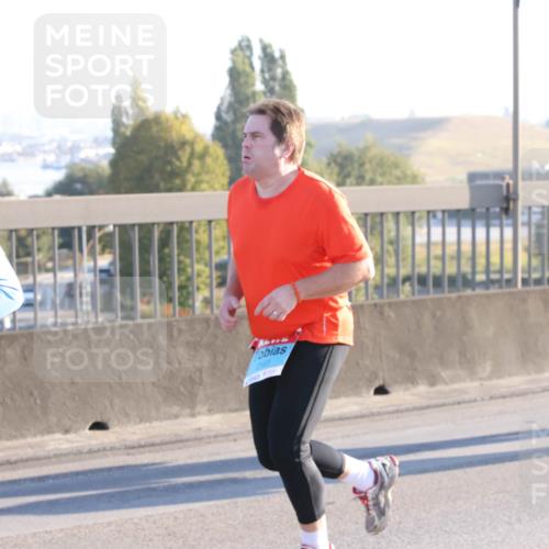 03.10.2025 - Köhlbrandbrückenlauf Lena Gebhardt http://msf.ph/oto/9043739 03.10.2025 09:26:50 Position 1 2163 meine-sportfotos.de