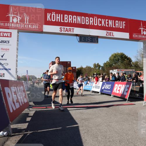 03.10.2025 - Köhlbrandbrückenlauf Lena Gebhardt http://msf.ph/oto/9043745 03.10.2025 13:19:17 Ziel 4143, 4593, 4631, 4632, 4690, 4725, 4727, 4816, 4828, 4876, 4996, 5443, 5451, 5853, 5858, 6057, 6088, 6225, 6226, 6230, 6576 meine-sportfotos.de
