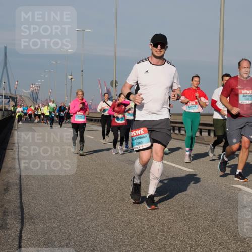 03.10.2025 - Köhlbrandbrückenlauf Fabian Wolf http://msf.ph/oto/9043748 03.10.2025 09:56:41 Position 3 2883, 1388 meine-sportfotos.de