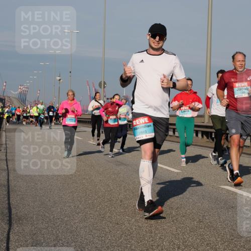 03.10.2025 - Köhlbrandbrückenlauf Fabian Wolf http://msf.ph/oto/9043757 03.10.2025 09:56:41 Position 3 2883, 1388 meine-sportfotos.de