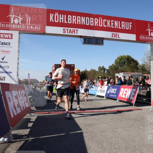 03.10.2025 - Köhlbrandbrückenlauf Lena Gebhardt http://msf.ph/oto/9043759 03.10.2025 13:19:17 Ziel 4143, 4593, 4631, 4632, 4690, 4725, 4727, 4816, 4828, 4876, 4996, 5443, 5451, 5853, 5858, 6057, 6088, 6225, 6226, 6230, 6576 meine-sportfotos.de