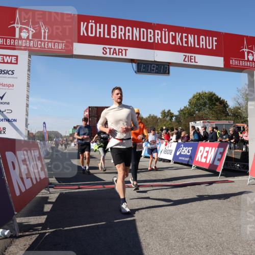 03.10.2025 - Köhlbrandbrückenlauf Lena Gebhardt http://msf.ph/oto/9043764 03.10.2025 13:19:17 Ziel 4143, 4593, 4631, 4632, 4690, 4725, 4727, 4816, 4828, 4876, 4996, 5443, 5451, 5853, 5858, 6057, 6088, 6225, 6226, 6230, 6576 meine-sportfotos.de