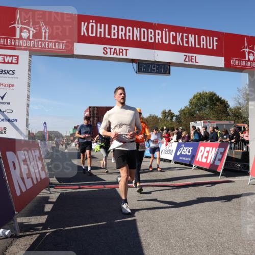 03.10.2025 - Köhlbrandbrückenlauf Lena Gebhardt http://msf.ph/oto/9043774 03.10.2025 13:19:17 Ziel 4143, 4593, 4631, 4632, 4690, 4725, 4727, 4816, 4828, 4876, 4996, 5443, 5451, 5853, 5858, 6057, 6088, 6225, 6226, 6230, 6576 meine-sportfotos.de