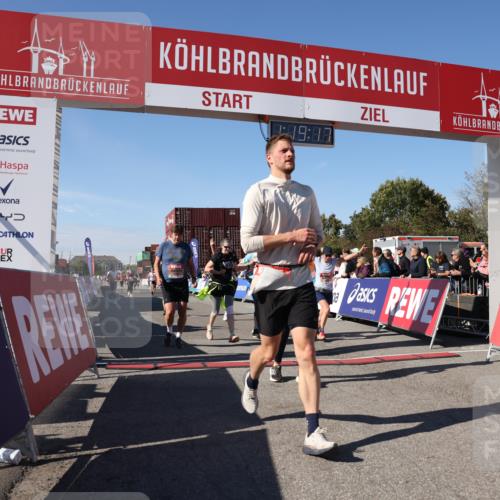 03.10.2025 - Köhlbrandbrückenlauf Lena Gebhardt http://msf.ph/oto/9043777 03.10.2025 13:19:17 Ziel 4143, 4593, 4631, 4632, 4690, 4725, 4727, 4816, 4828, 4876, 4996, 5443, 5451, 5853, 5858, 6057, 6088, 6225, 6226, 6230, 6576 meine-sportfotos.de