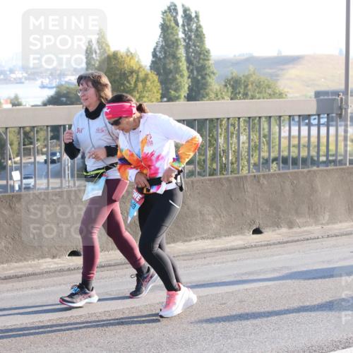 03.10.2025 - Köhlbrandbrückenlauf Lena Gebhardt http://msf.ph/oto/9043781 03.10.2025 09:26:51 Position 1 361 meine-sportfotos.de