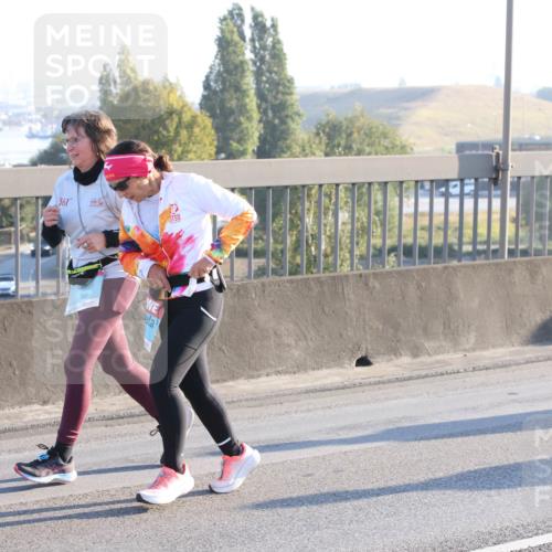 03.10.2025 - Köhlbrandbrückenlauf Lena Gebhardt http://msf.ph/oto/9043782 03.10.2025 09:26:51 Position 1 361 meine-sportfotos.de