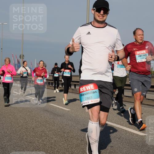 03.10.2025 - Köhlbrandbrückenlauf Fabian Wolf http://msf.ph/oto/9043787 03.10.2025 09:56:42 Position 3 2883, 3208, 1388 meine-sportfotos.de