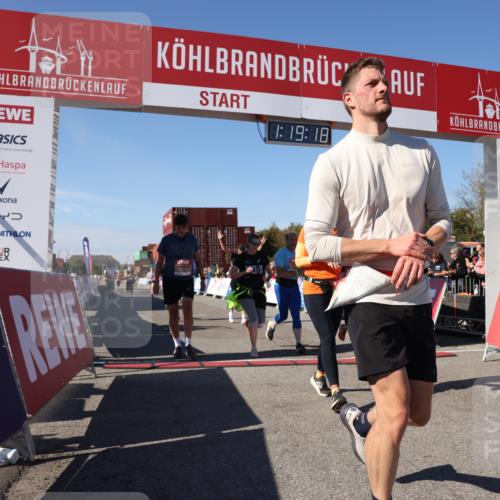 03.10.2025 - Köhlbrandbrückenlauf Lena Gebhardt http://msf.ph/oto/9043790 03.10.2025 13:19:18 Ziel 4143, 4593, 4631, 4632, 4690, 4725, 4727, 4816, 4828, 4876, 4996, 5443, 5451, 5853, 5858, 6057, 6088, 6225, 6226, 6230, 6576 meine-sportfotos.de
