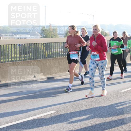 03.10.2025 - Köhlbrandbrückenlauf Lena Gebhardt http://msf.ph/oto/9043797 03.10.2025 09:26:52 Position 1 2011, 1263, 1988, 2741 meine-sportfotos.de