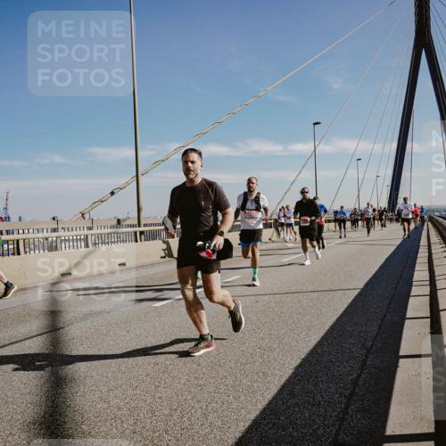 03.10.2025 - Köhlbrandbrückenlauf Michael Burmester http://msf.ph/oto/9043798 03.10.2025 12:25:26 Position 1  meine-sportfotos.de