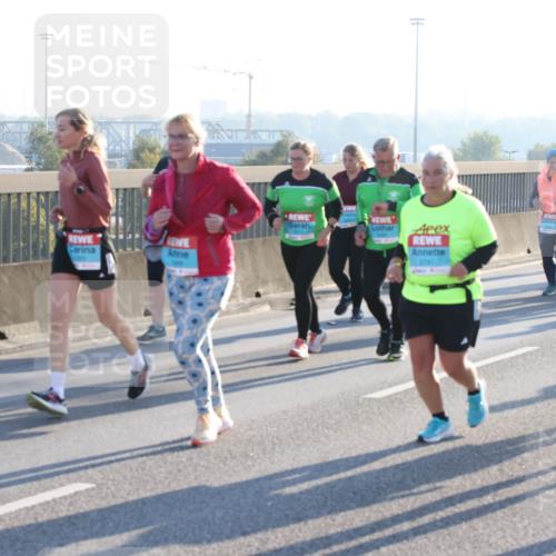 03.10.2025 - Köhlbrandbrückenlauf Lena Gebhardt http://msf.ph/oto/9043803 03.10.2025 09:26:52 Position 1 2741, 3142 meine-sportfotos.de