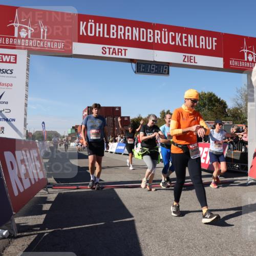 03.10.2025 - Köhlbrandbrückenlauf Lena Gebhardt http://msf.ph/oto/9043805 03.10.2025 13:19:18 Ziel 4143, 4593, 4631, 4632, 4690, 4725, 4727, 4816, 4828, 4876, 4996, 5443, 5451, 5853, 5858, 6057, 6088, 6225, 6226, 6230, 6576 meine-sportfotos.de