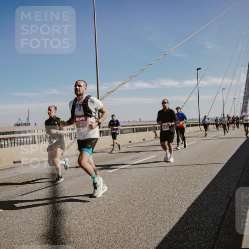 03.10.2025 - Köhlbrandbrückenlauf Michael Burmester http://msf.ph/oto/9043808 03.10.2025 12:25:27 Position 1  meine-sportfotos.de