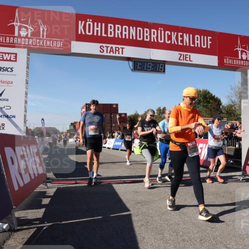03.10.2025 - Köhlbrandbrückenlauf Lena Gebhardt http://msf.ph/oto/9043809 03.10.2025 13:19:19 Ziel 4143, 4593, 4631, 4632, 4690, 4725, 4727, 4816, 4828, 4996, 5443, 5451, 5853, 5858, 6057, 6225, 6226, 6230, 6576 meine-sportfotos.de
