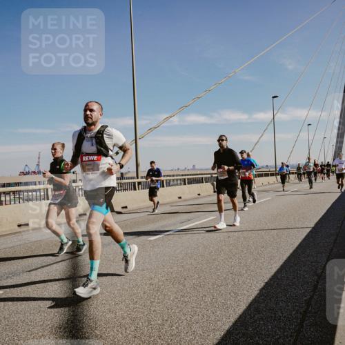 03.10.2025 - Köhlbrandbrückenlauf Michael Burmester http://msf.ph/oto/9043815 03.10.2025 12:25:27 Position 1 6824 meine-sportfotos.de