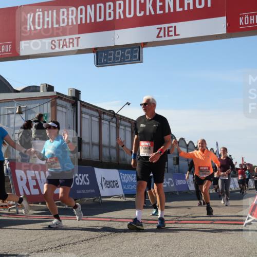 03.10.2025 - Köhlbrandbrückenlauf Luisa Fischer http://msf.ph/oto/9043817 03.10.2025 13:39:52 Ziel 5264, 5484, 5487, 5508, 5565, 5566, 6399, 6400, 6401, 6403 meine-sportfotos.de