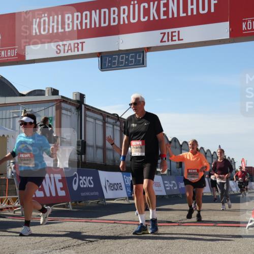 03.10.2025 - Köhlbrandbrückenlauf Luisa Fischer http://msf.ph/oto/9043821 03.10.2025 13:39:52 Ziel 5264, 5484, 5487, 5508, 5565, 5566, 6399, 6400, 6401, 6403 meine-sportfotos.de