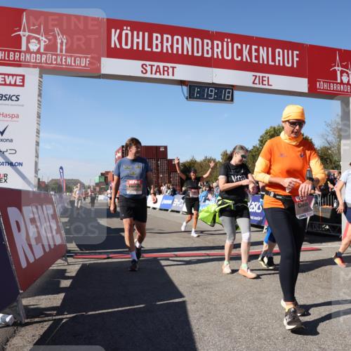 03.10.2025 - Köhlbrandbrückenlauf Lena Gebhardt http://msf.ph/oto/9043822 03.10.2025 13:19:19 Ziel 4143, 4593, 4631, 4632, 4690, 4725, 4727, 4816, 4828, 4996, 5443, 5451, 5853, 5858, 6057, 6225, 6226, 6230, 6576 meine-sportfotos.de