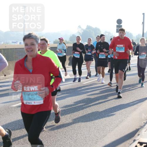 03.10.2025 - Köhlbrandbrückenlauf Lena Gebhardt http://msf.ph/oto/9043835 03.10.2025 09:26:53 Position 1 3142, 2, 3604, 2632 meine-sportfotos.de