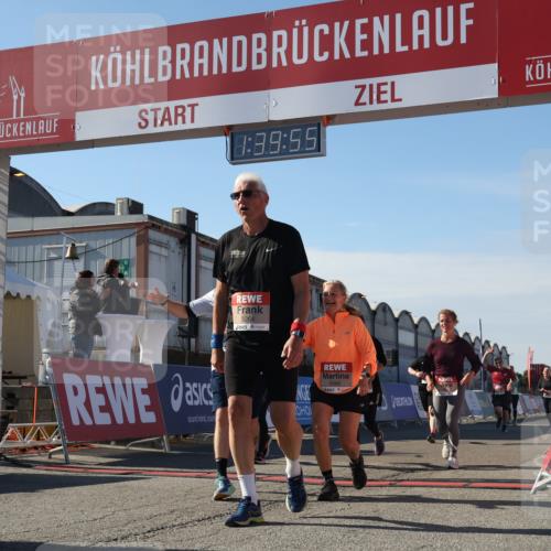 03.10.2025 - Köhlbrandbrückenlauf Luisa Fischer http://msf.ph/oto/9043837 03.10.2025 13:39:53 Ziel 5264, 5484, 5487, 5508, 5565, 5566, 6399, 6400, 6401, 6403, 6522 meine-sportfotos.de