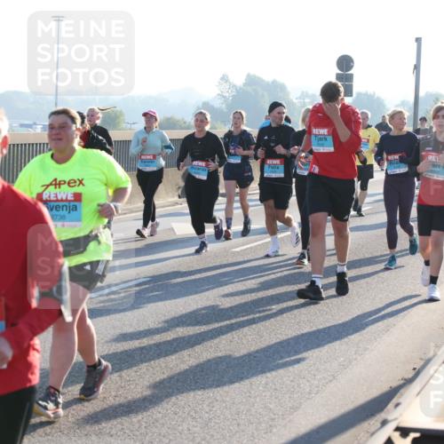 03.10.2025 - Köhlbrandbrückenlauf Lena Gebhardt http://msf.ph/oto/9043840 03.10.2025 09:26:54 Position 1 3604, 2738 meine-sportfotos.de