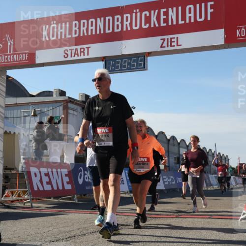03.10.2025 - Köhlbrandbrückenlauf Luisa Fischer http://msf.ph/oto/9043842 03.10.2025 13:39:54 Ziel 5264, 5484, 5487, 5508, 5565, 5566, 6399, 6400, 6401, 6403, 6522 meine-sportfotos.de
