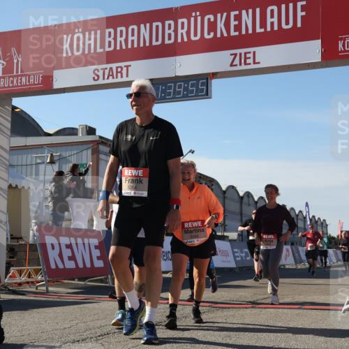 03.10.2025 - Köhlbrandbrückenlauf Luisa Fischer http://msf.ph/oto/9043848 03.10.2025 13:39:54 Ziel 5264, 5484, 5487, 5508, 5565, 5566, 6399, 6400, 6401, 6403, 6522 meine-sportfotos.de