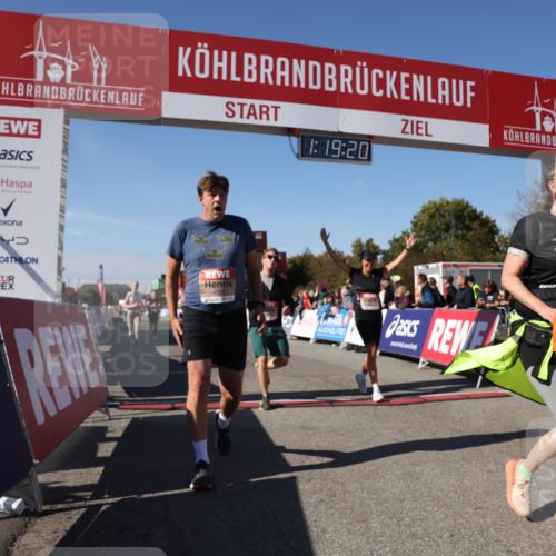 03.10.2025 - Köhlbrandbrückenlauf Lena Gebhardt http://msf.ph/oto/9043851 03.10.2025 13:19:20 Ziel 4143, 4593, 4632, 4690, 4725, 4727, 4828, 4996, 5443, 5451, 5853, 5858, 6057, 6225, 6226, 6230, 6576 meine-sportfotos.de