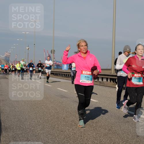 03.10.2025 - Köhlbrandbrückenlauf Fabian Wolf http://msf.ph/oto/9043853 03.10.2025 09:56:44 Position 3 3, 3735, 1515 meine-sportfotos.de