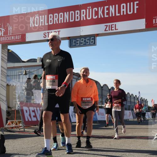 03.10.2025 - Köhlbrandbrückenlauf Luisa Fischer http://msf.ph/oto/9043854 03.10.2025 13:39:54 Ziel 5264, 5484, 5487, 5508, 5565, 5566, 6399, 6400, 6401, 6403, 6522 meine-sportfotos.de