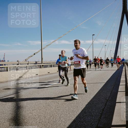 03.10.2025 - Köhlbrandbrückenlauf Michael Burmester http://msf.ph/oto/9043855 03.10.2025 12:25:32 Position 1  meine-sportfotos.de