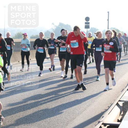03.10.2025 - Köhlbrandbrückenlauf Lena Gebhardt http://msf.ph/oto/9043860 03.10.2025 09:26:54 Position 1 2738 meine-sportfotos.de