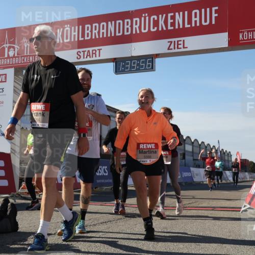 03.10.2025 - Köhlbrandbrückenlauf Luisa Fischer http://msf.ph/oto/9043861 03.10.2025 13:39:55 Ziel 5264, 5484, 5487, 5508, 5565, 5566, 5831, 5832, 5835, 6399, 6400, 6401, 6403, 6522 meine-sportfotos.de