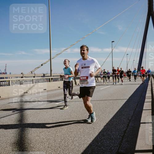 03.10.2025 - Köhlbrandbrückenlauf Michael Burmester http://msf.ph/oto/9043868 03.10.2025 12:25:32 Position 1 4213 meine-sportfotos.de