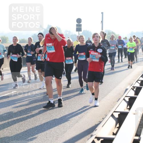 03.10.2025 - Köhlbrandbrückenlauf Lena Gebhardt http://msf.ph/oto/9043876 03.10.2025 09:26:54 Position 1 2631 meine-sportfotos.de