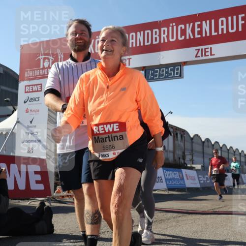 03.10.2025 - Köhlbrandbrückenlauf Luisa Fischer http://msf.ph/oto/9043886 03.10.2025 13:39:56 Ziel 5264, 5484, 5487, 5565, 5566, 5831, 5832, 5835, 6399, 6400, 6401, 6403, 6522 meine-sportfotos.de