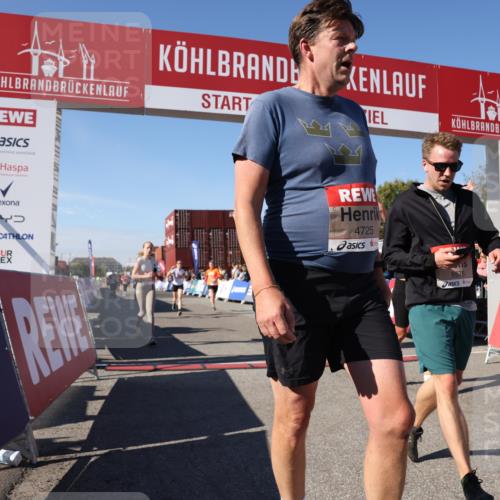 03.10.2025 - Köhlbrandbrückenlauf Lena Gebhardt http://msf.ph/oto/9043887 03.10.2025 13:19:21 Ziel 4143, 4593, 4632, 4690, 4725, 4727, 4828, 4996, 5009, 5443, 5451, 5853, 5858, 6057, 6225, 6226, 6230, 6576, 6753 meine-sportfotos.de