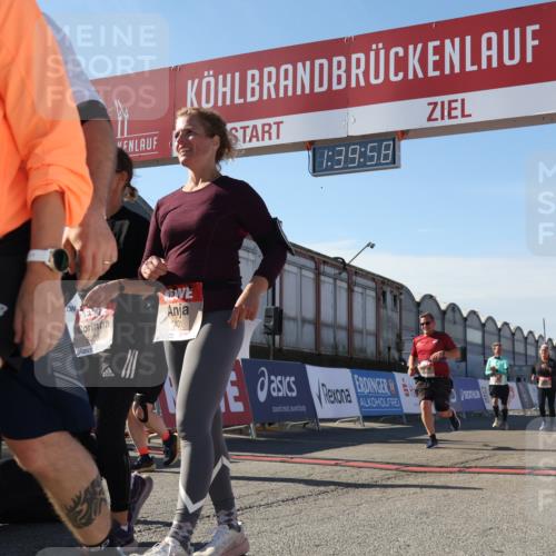 03.10.2025 - Köhlbrandbrückenlauf Luisa Fischer http://msf.ph/oto/9043893 03.10.2025 13:39:57 Ziel 5264, 5484, 5487, 5565, 5566, 5831, 5832, 5835, 6399, 6400, 6401, 6403, 6522 meine-sportfotos.de