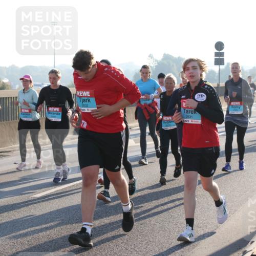 03.10.2025 - Köhlbrandbrückenlauf Lena Gebhardt http://msf.ph/oto/9043895 03.10.2025 09:26:55 Position 1 3566, 2632, 2631 meine-sportfotos.de