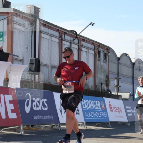 03.10.2025 - Köhlbrandbrückenlauf Luisa Fischer http://msf.ph/oto/9043896 03.10.2025 13:39:58 Ziel 5264, 5484, 5487, 5565, 5566, 5831, 5832, 5835, 6399, 6400, 6401, 6403, 6522 meine-sportfotos.de
