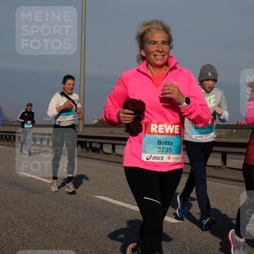 03.10.2025 - Köhlbrandbrückenlauf Fabian Wolf http://msf.ph/oto/9043900 03.10.2025 09:56:46 Position 3 3, 3735, 2841, 1515 meine-sportfotos.de