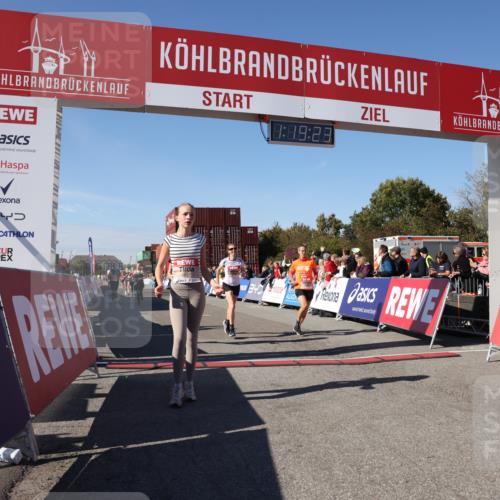 03.10.2025 - Köhlbrandbrückenlauf Lena Gebhardt http://msf.ph/oto/9043906 03.10.2025 13:19:23 Ziel 4593, 4690, 4725, 4727, 4828, 4971, 4996, 5009, 5405, 5443, 5451, 5578, 5853, 6057, 6225, 6226, 6230, 6576, 6753 meine-sportfotos.de