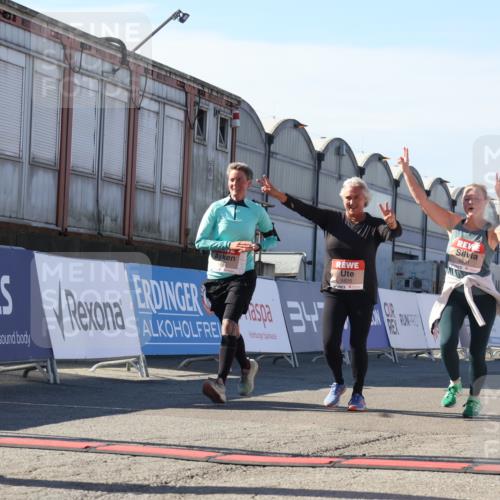 03.10.2025 - Köhlbrandbrückenlauf Luisa Fischer http://msf.ph/oto/9043913 03.10.2025 13:39:59 Ziel 5264, 5484, 5487, 5565, 5566, 5831, 5832, 5835, 6399, 6400, 6401, 6403, 6522 meine-sportfotos.de
