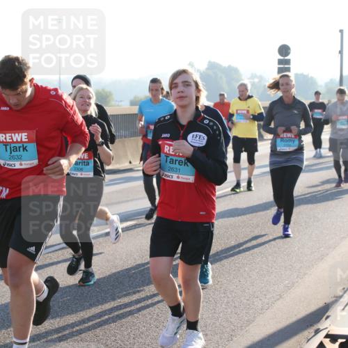 03.10.2025 - Köhlbrandbrückenlauf Lena Gebhardt http://msf.ph/oto/9043916 03.10.2025 09:26:56 Position 1 2632, 3306, 2631 meine-sportfotos.de