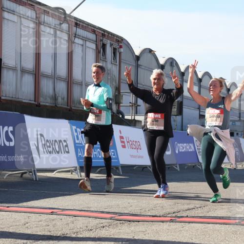 03.10.2025 - Köhlbrandbrückenlauf Luisa Fischer http://msf.ph/oto/9043918 03.10.2025 13:39:59 Ziel 5264, 5484, 5487, 5565, 5566, 5831, 5832, 5835, 6399, 6400, 6401, 6403, 6522 meine-sportfotos.de