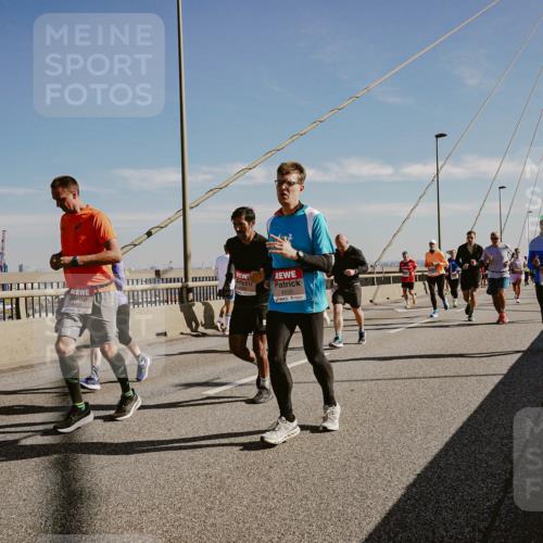 03.10.2025 - Köhlbrandbrückenlauf Michael Burmester http://msf.ph/oto/9043922 03.10.2025 12:25:38 Position 1 6533 meine-sportfotos.de